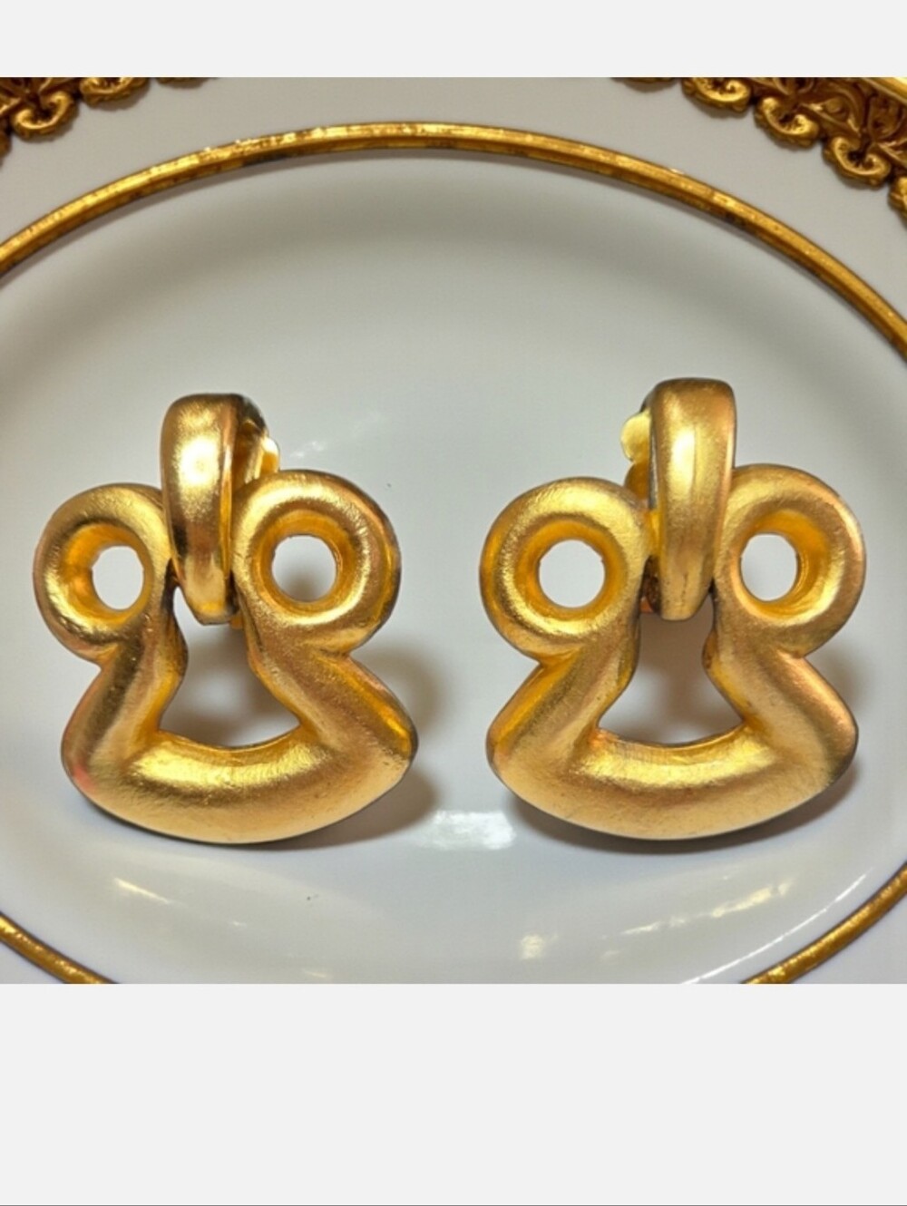 Kenneth Lane Vintage Matte Gold Tone Platef Architectural Clip On Earrings